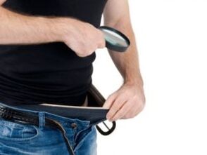 Gizon bat bere zakilaren tamainaz kezkatuta dago