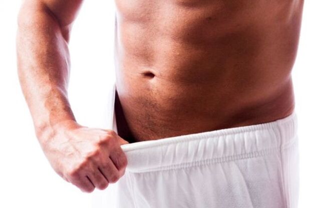 gizonak zakilaren tamaina ebaluatzen du